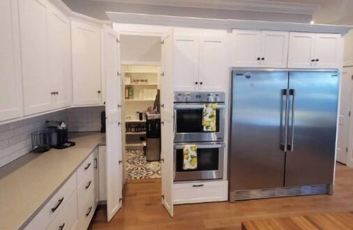 Lexington House | Bluegrass Boujee, Hot Tub, Bar, Game room, Chef kitchennn