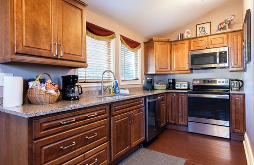 Old Louisville House | Bluegrass Bourbon Inn, historic home, downtown, close to all! Luxury linens