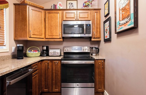 Old Louisville House | Bluegrass Bourbon Inn, historic home, downtown, close to all! Luxury linens