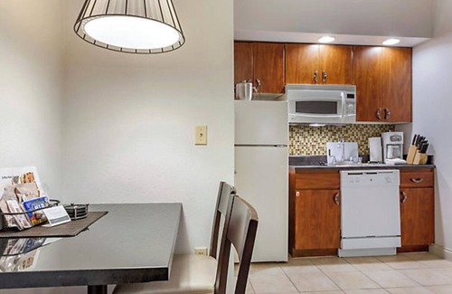 Las Vegas Apartment | Bluegreen Club 36 -2 Hotel Suites in Charming Las Vegas