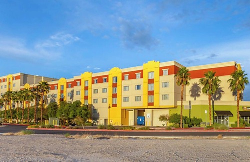 Las Vegas Apartment | Bluegreen Club 36 -2 Hotel Suites in Charming Las Vegas