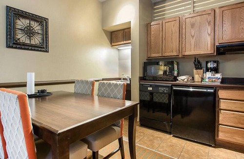 Lake Delton Condo | Bluegreen Odyssey Dells 2BR Suite Saturday Check-In