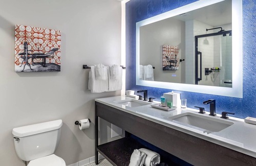 The Loop Hotel | Bluegreen Vacations Hotel Blake, an Ascend Collection Hotel