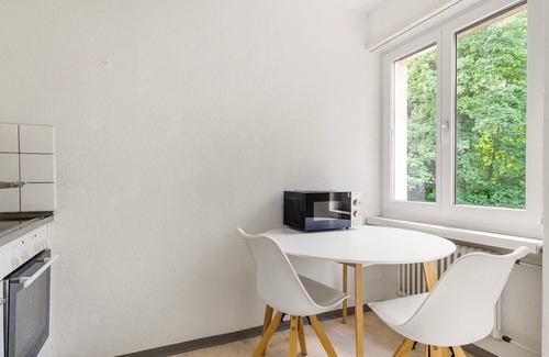 Affoltern Apartment | Blueground | Affoltern, balcony, nr Uetliberg