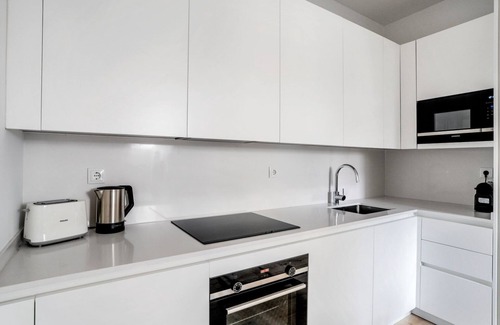 Benfica Apartment | Blueground | Benfica, move-in-ready w/furniture