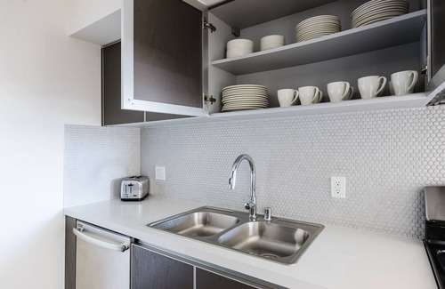 West Los Angeles Apartment | Blueground | Brentwood, rooftop & AC, near UCLA