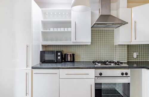 Earl's Court Apartment | Blueground | Earl's Court, view, nr Earl's Court