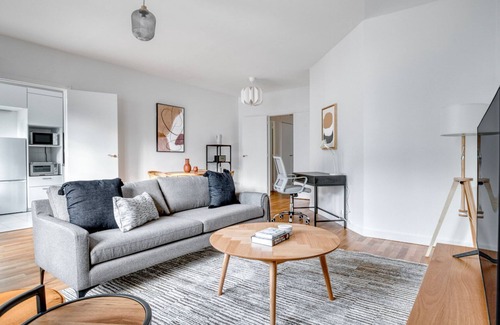 Quartier de l'Ecole-Militaire Apartment | Blueground | Invalides, nr Champs de Mars