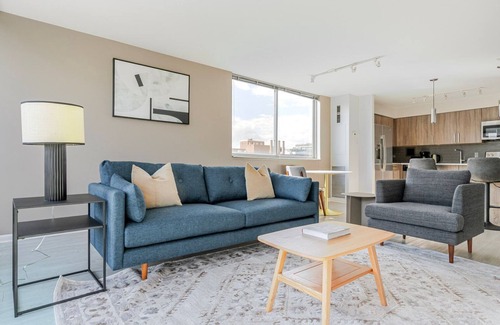 Near West Side Apartment | Blueground | Little Italy, pool, nr National Museum of Mexican Art