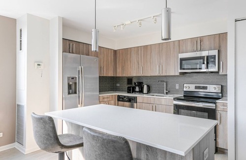 Near West Side Apartment | Blueground | Little Italy, pool, nr National Museum of Mexican Art