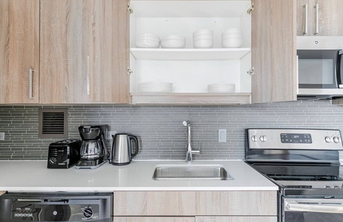 Near West Side Apartment | Blueground | Little Italy, pool, nr National Museum of Mexican Art