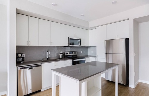 Newcastle Apartment | Blueground | Newcastle, pool & w/d, nr parks