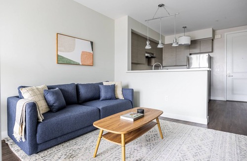 NoHo Arts District Apartment | Blueground | NoHo, pool & w/d, nr Universal