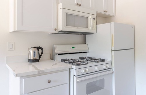Old Mountain View Apartment | Blueground | Old Mountain View, pool, nr Park