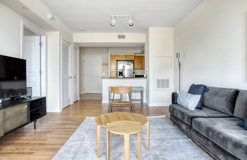 Aurora Highlands Apartment | Blueground | Pentagon City, pool, nr Long Bridge Park