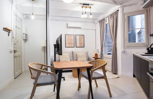 La Sagrada Familia Apartment | Blueground | Sagrada Família, AC, w/d, elevator
