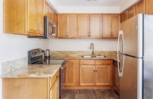 Sunnyvale Apartment | Blueground | Sunnyvale, pool, nr Sunnyvale Park