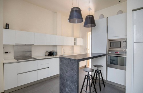 Passy Apartment | Blueground | Trocadéro, nr shops & Eiffel Tower