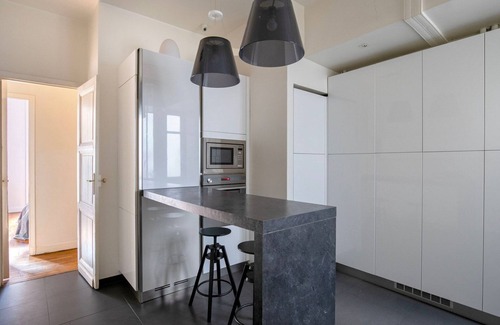 Passy Apartment | Blueground | Trocadéro, nr shops & Eiffel Tower