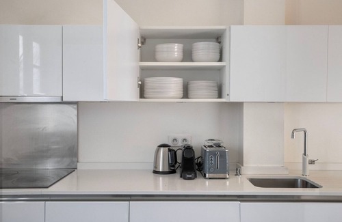 Passy Apartment | Blueground | Trocadéro, nr shops & Eiffel Tower