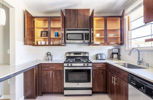 Venice Apartment | Blueground | Venice, pool, nr Venice Beach