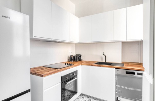 17th Arrondissement Apartment | Blueground | Villiers, elevator