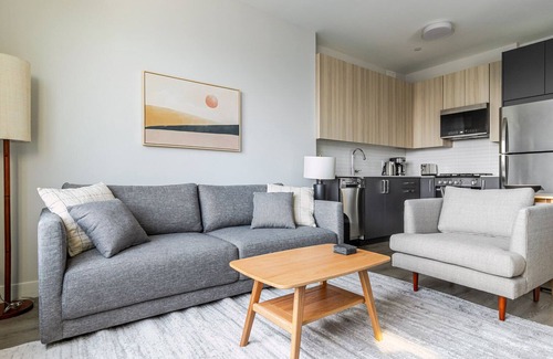West Town Apartment | Blueground | West Town, washer, nr Chicago River