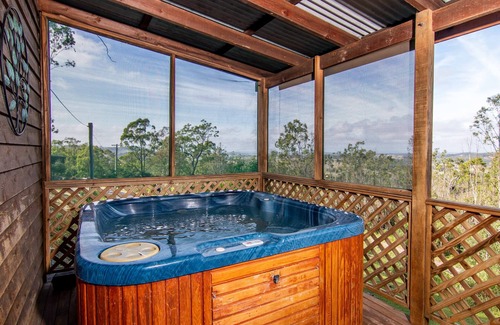 Rosebrook Cottage | Bluegum Cottage - Private jacuzzi , very private bush views.