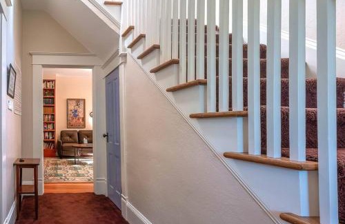Siskiyou-Hargadine Historic District House | Bluemoon Vacation Rentals - Anne Hathaway House