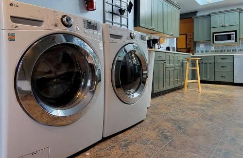 Siskiyou-Hargadine Historic District House | Bluemoon Vacation Rentals - Anne Hathaway House