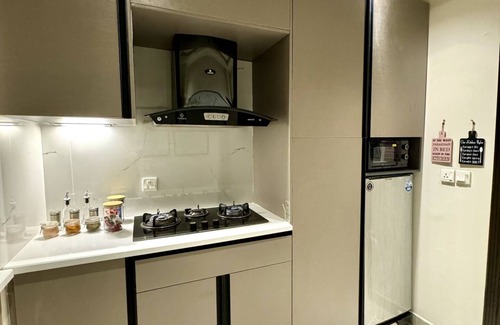 Islamabad Apartment | BlueOak Residences - 2BHK Apartment - Smart TV, Bath tub, Kitchen, WIFI.