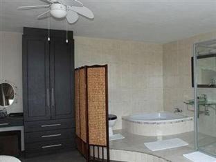 Bluewater Bay House | Bluewater Beachfront Guest House