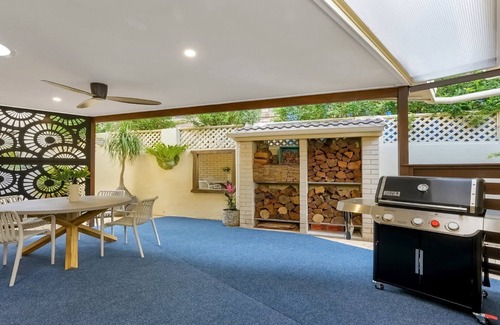 Forresters Beach House | Bluewave at Forresters| near beach, wifi | Accom Holidays