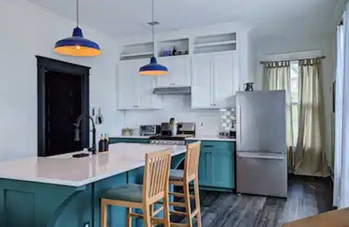 Midtown House | Bluff City Luxe Midtown: 3800 sf, King Bd, 2 Game Rooms, Chef's Kitchen, Gym