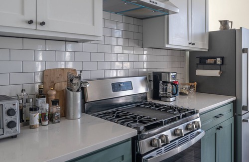 Midtown House | Bluff City Luxe Midtown: 3800 sf, King Bd, 2 Game Rooms, Chef's Kitchen, Gym