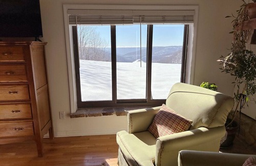 Monteagle House | Bluff House — Incredible View| Renovated Lux | Convenient to Waterfalls, Hikes & Caverns