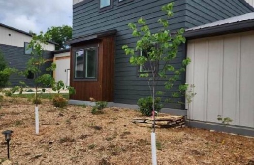 Decorah Villa | Bluffside Gardens Maple Series Unit 7B - Pet Friendly