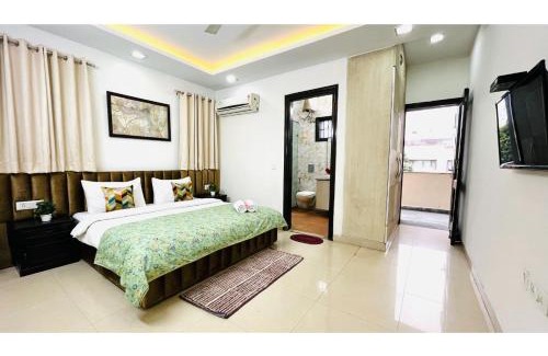 Greater Kailash Apartment | BluO 2BHK - Greater Kailash Lift Balcony Parking