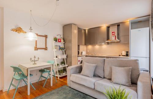 Alfama Apartment | BmyGuest - 28 Tram Central Apartment