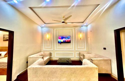 Gulshan-E-Jamal Hotel | BNB Royal Inn Family-Stadium-karsaz-Airport