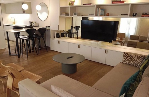 Quartier des Invalides Apartment | BnBNook - Lovely 2BR: Eiffel Tower and River Seine