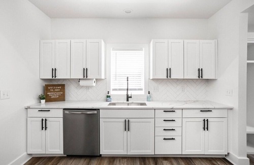 Indianapolis House | Board Games & Backyard Hangouts | Sleeps 6 + Pets