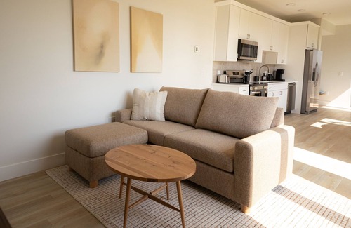 Traverse City Apartment | Boardwalk Suites & Residences By Kasa