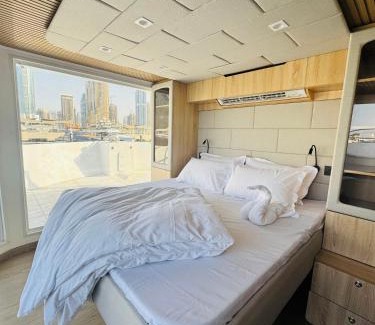 Jumeira 3 Boat Rental | Boat Camping