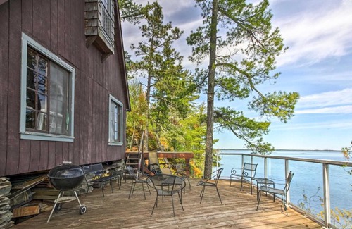 International Falls House | Boat Dock and Beach Charming Stop Island Cabin