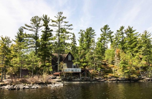 International Falls House | Boat Dock and Beach Charming Stop Island Cabin