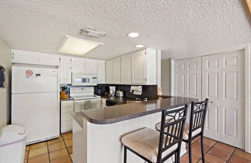 Oatmeal Condo | Boat slip & ramp swimming pool, hot tub LakeTravis