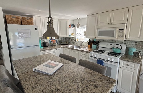 Tavernier House | Boater's Paradise ! Enjoy the sunsets from your covered patio.