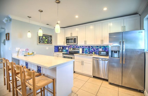 Marathon House | Boaters dream location! Walk to Coco Plum Beach! Deep Water Dockage! Updated!