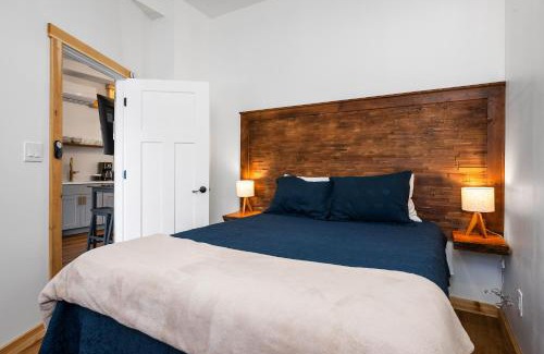 Mayfield House | Boathouse on Arbutus Lake